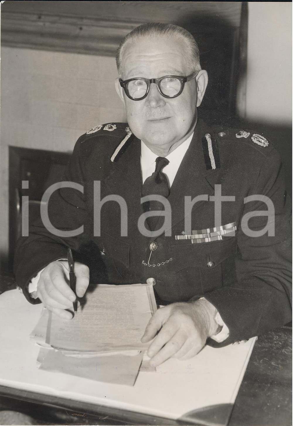 Fotografia d epoca originale 1958 LONDON Scotland Yard  Alexander ROBERTSON new commissioner Photo 15x20 1