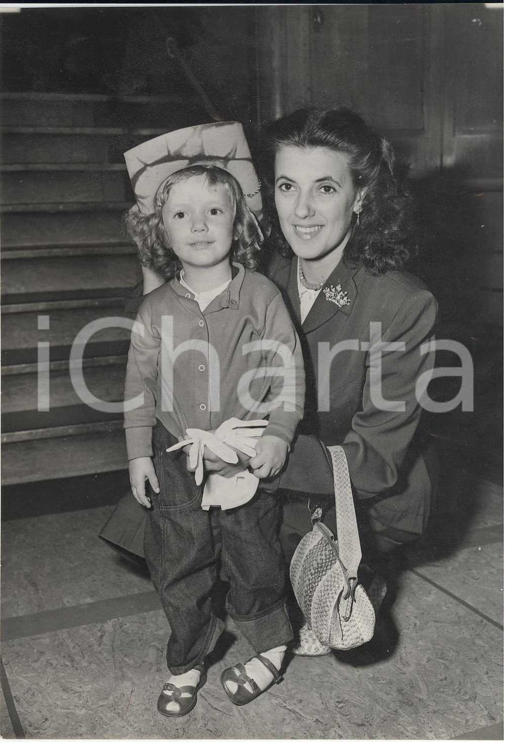 Fotografia d epoca originale 1953 SOUTHAMPTON Joy THOMPSON with her daughter back to Britain Photo 15x20 1