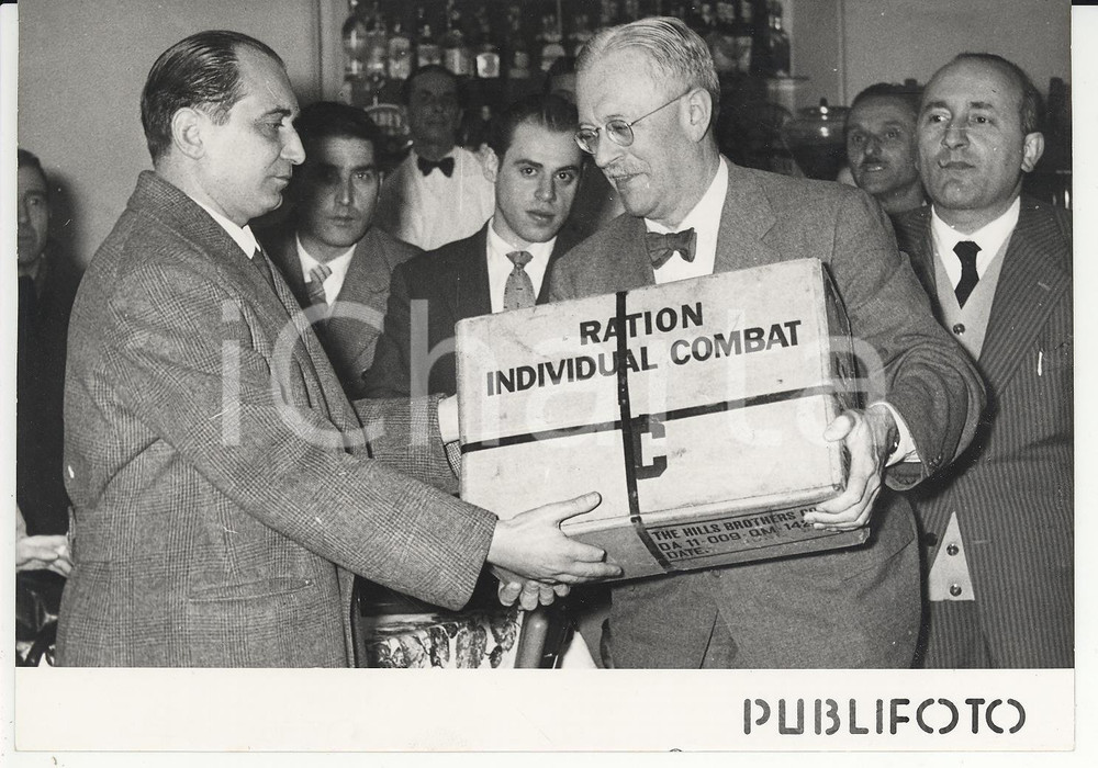 Fotografia d epoca originale 1956 NAPOLI Arrivo dei soccorsi americani per i colpiti dalla neve Foto 18x13 1