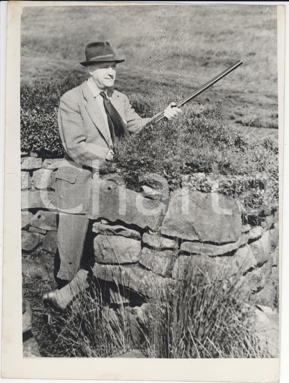 Fotografia d epoca originale 1953 MASHAM Rab BUTLER at Viscount Swinton s grouse shooting party Photo 15x20 1