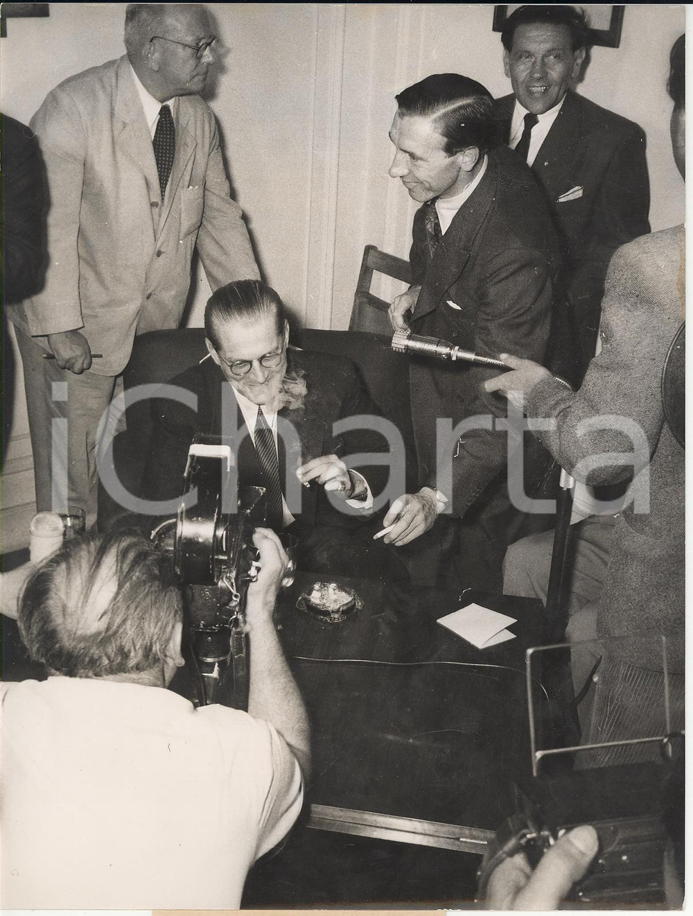 Fotografia d epoca originale 1953 WIEN Edgar SANDERS discharged from Hungarian imprisonment Photo 15x20 cm 1