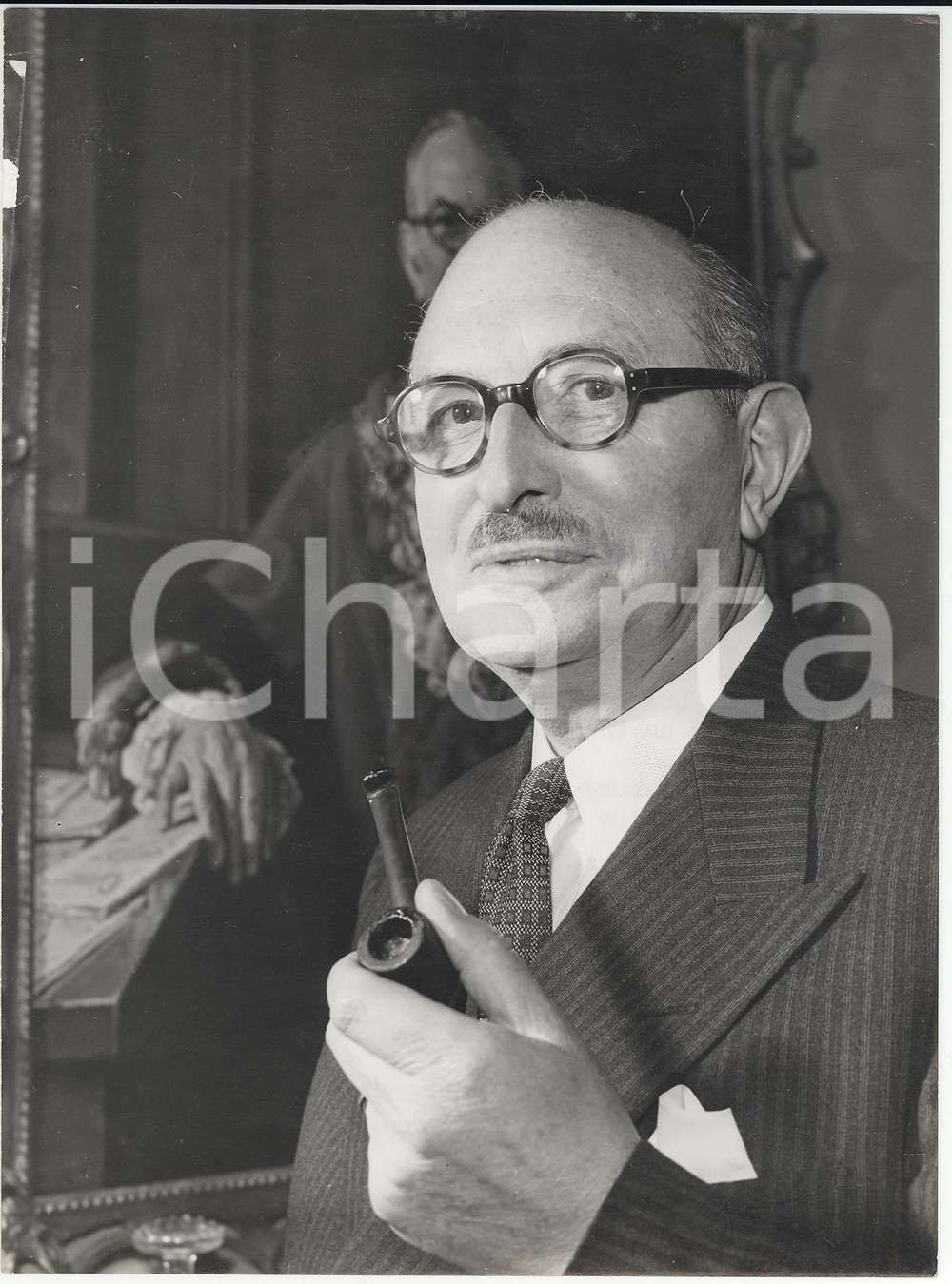 Fotografia d epoca originale 1956 LONDON  KENSINGTON Sir George James CULLUM WELCH smoking a pipe Photo 1