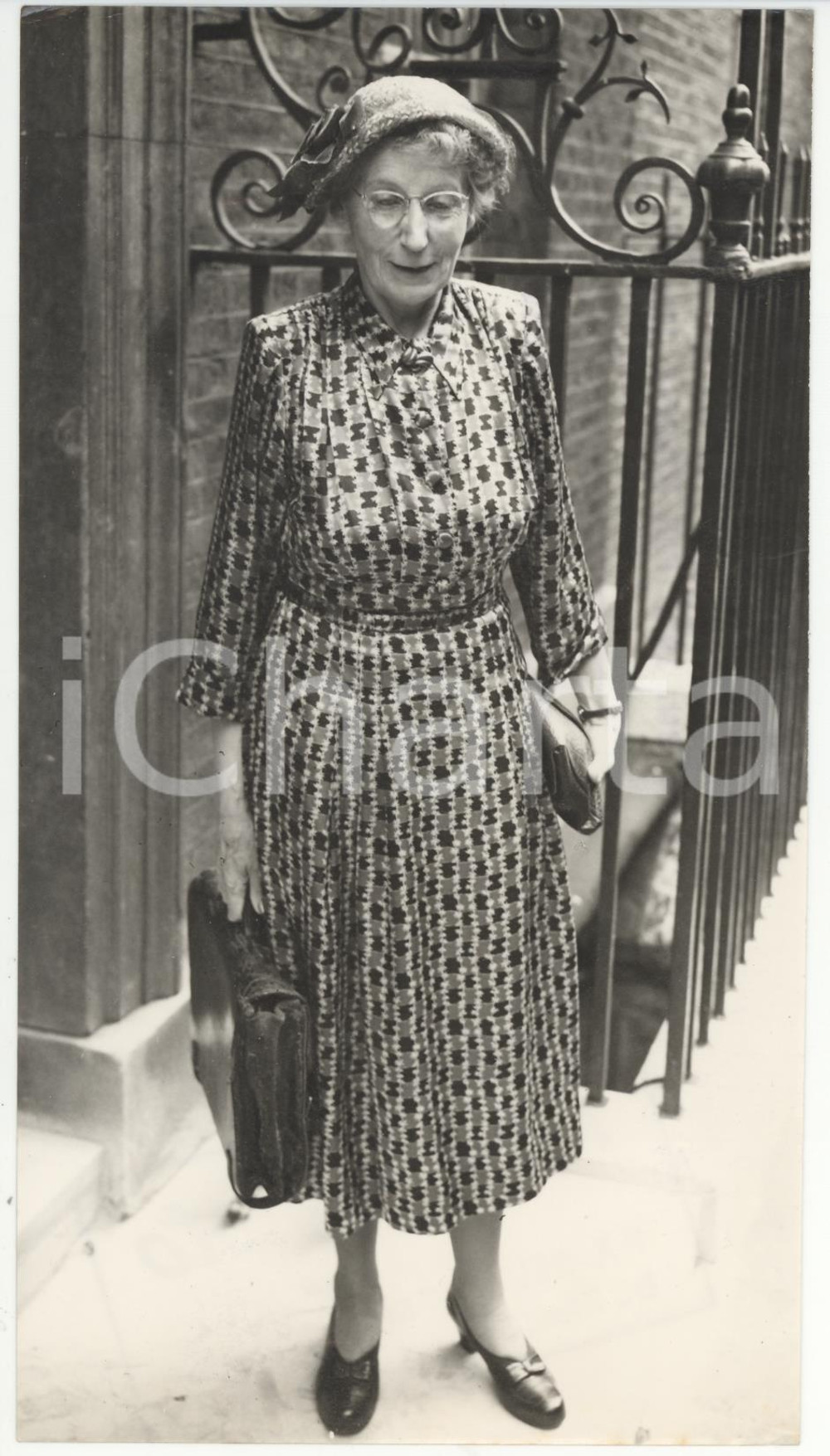 Fotografia d epoca originale 1953 LONDON Portrait of Minister Florence HORSBRUGH at Downing Street Photo 1