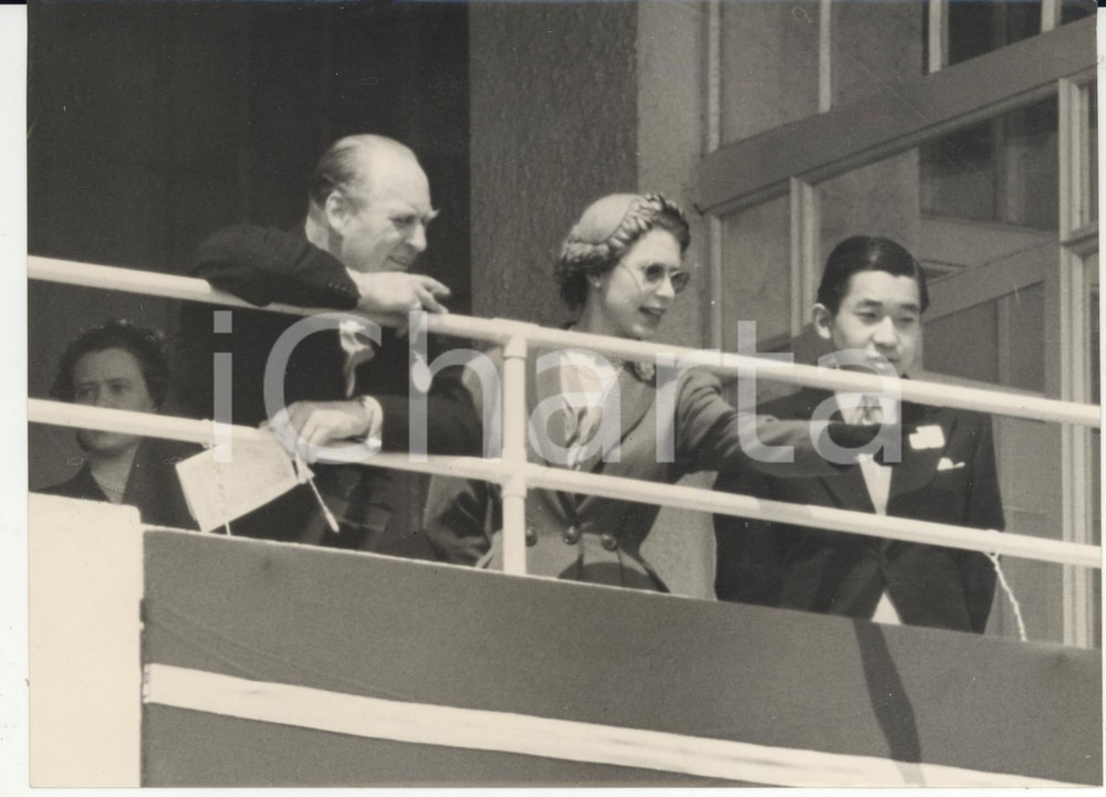 Fotografia d epoca originale 1953 EPSOM DERBY Queen Elizabeth  Prince AKIHITO of Japan  OLAV of Norway Foto 1