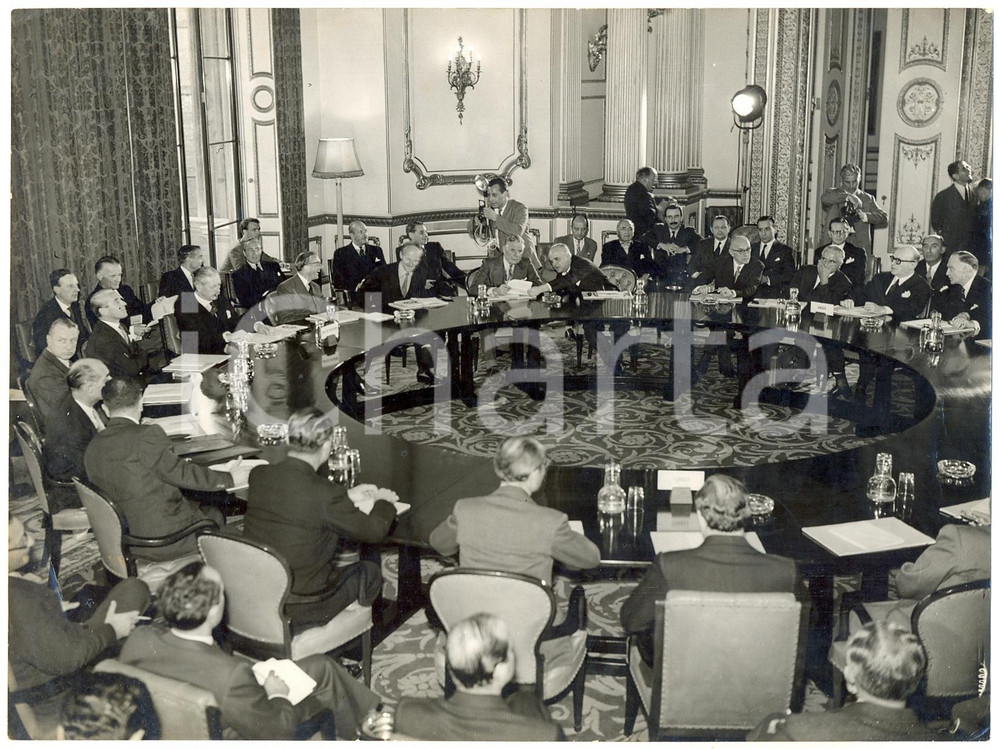 Fotografia d epoca originale 1955 LONDON Minister Harold MACMILLAN at Eastern Mediterranean Conference Photo 1