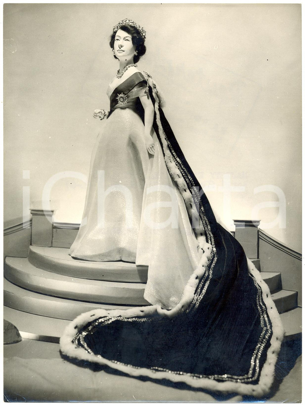 Fotografia d epoca originale 1953 BIRMINGHAM Industries Fair  Queen Elizabeth statue by Claude PURKIS Photo 1