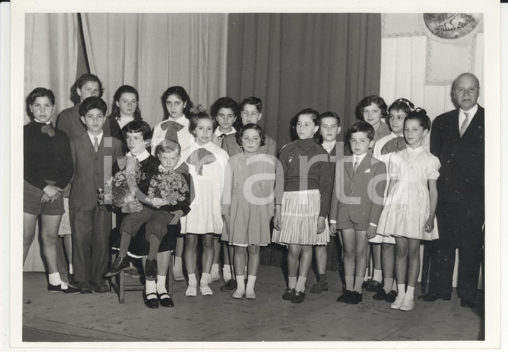 1955 ca TORINO Gruppo degli alunni premiati da Rodolfo SAPORITI *Foto 18x13 cm
