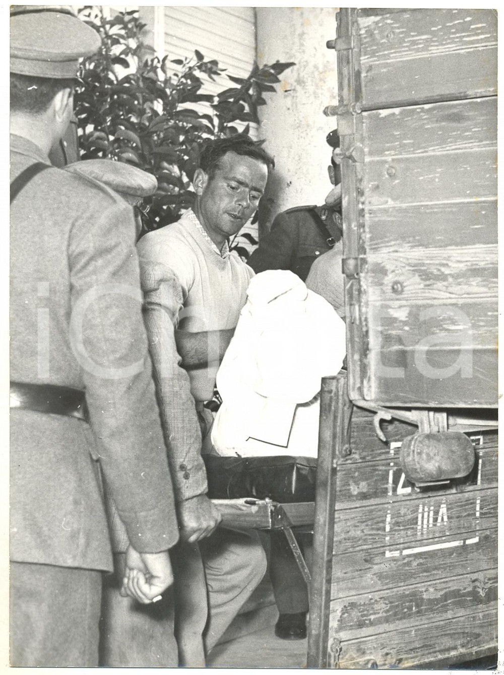 Fotografia d epoca originale 1958 TRAGEDIA DI NETTUNO Il recupero delle salme dell aereo BEA Foto 13x18 cm 1