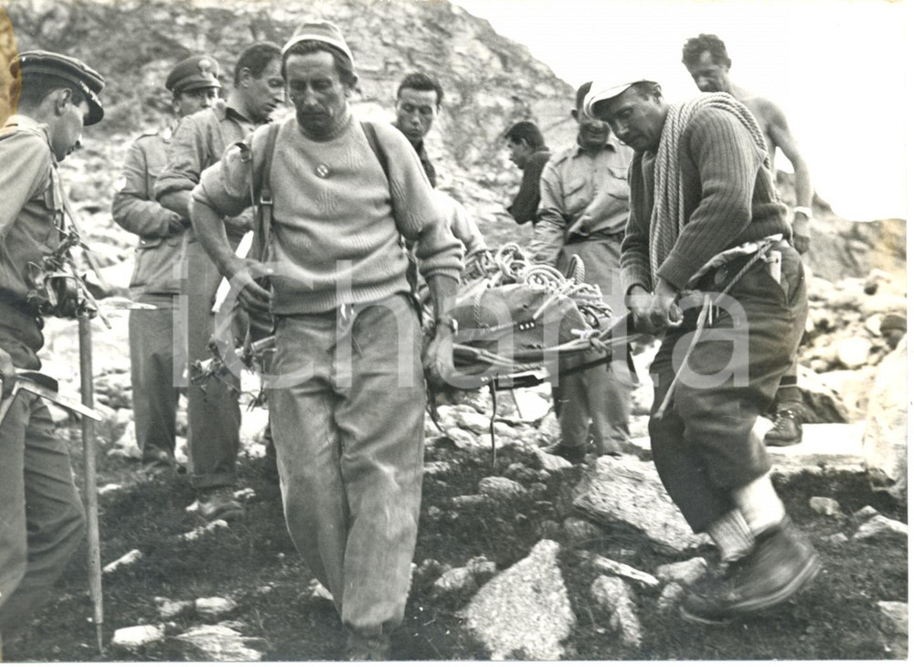 Fotografia d epoca originale 1958 LEVANNA OCCIDENTALE Recupero di un alpinista morto in un incidente Foto 1