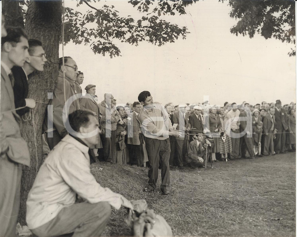 Fotografia d epoca originale 1953 SURREY  WENTWORTH GOLF CLUB Ryder Cup  Dai REES at second green Photo 1
