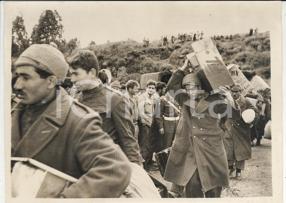 Fotografia d epoca originale 1956 ISRAEL  SIX DAY WAR Syrian prisoners released under U.N. supervision Foto 1