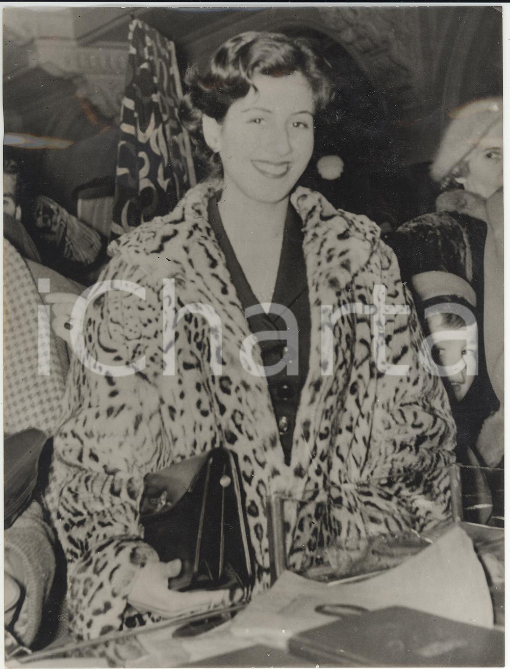 Fotografia d epoca originale 1954 EDINBURGH Isabel PATINO  GOLDSMITH with a cheetah fur coat Photo 1