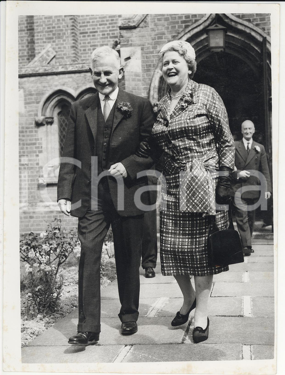 Fotografia d epoca originale 1961 CAMBRIDGE David WEMYSS Lynette DIGGES la TOUCHE after their wedding Photo 1