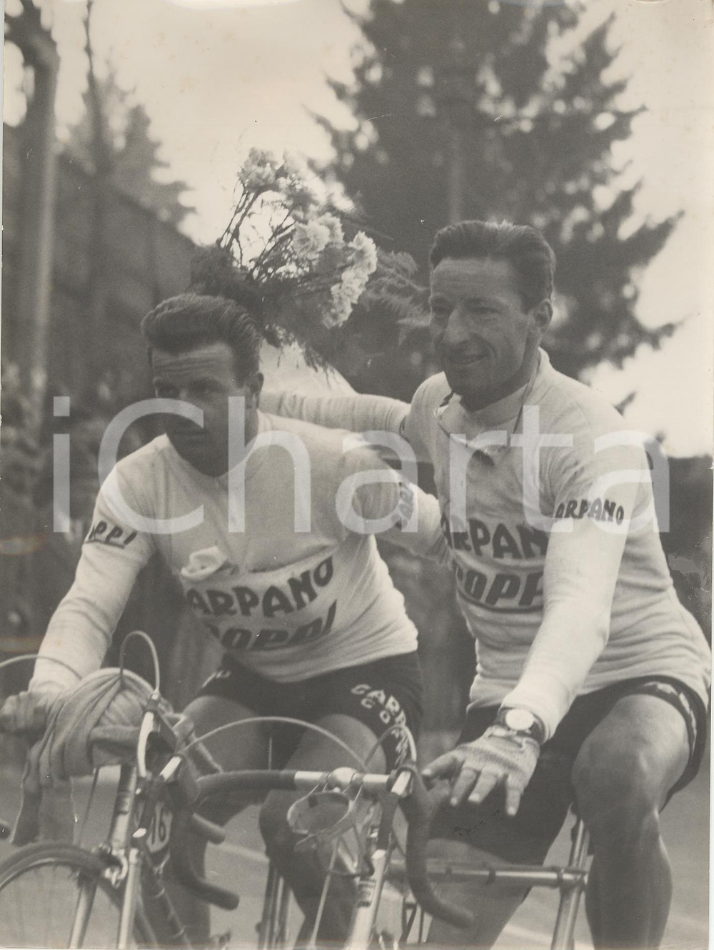 Fotografia d epoca originale 1956 CICLISMO 39Â° MILANOTORINO Ferdi KUBLER dopo la gara Foto 18x24 cm 1