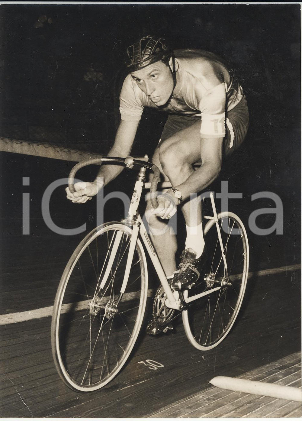 Fotografia d epoca originale 1958 MILANO  CICLISMO SU PISTA Mino De ROSSI in azione Foto 13x18 cm 1