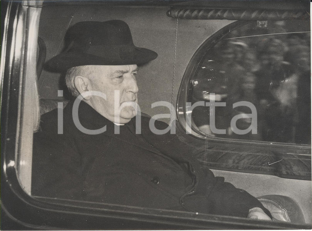 Fotografia d epoca originale 1953 LONDON Archbishop Geoffrey FISHER leaving Marlborough House Photo 20x15 cm 1