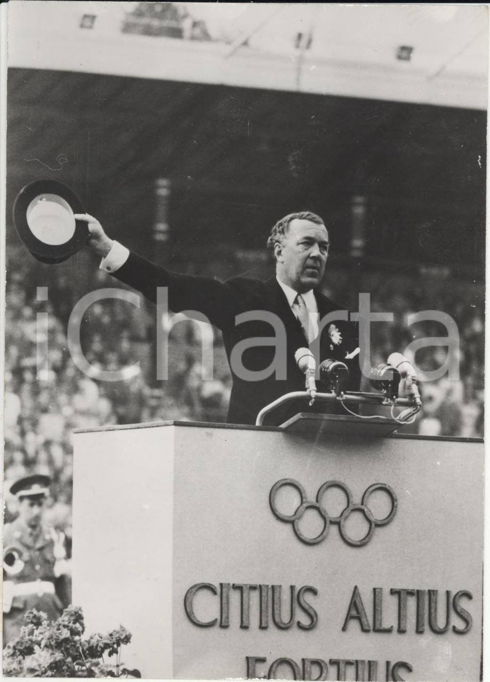 Fotografia d epoca originale 1956 STOCCOLMA Principe Bertil di SVEZIA apre i Giochi Olimpici Equestri Foto 1