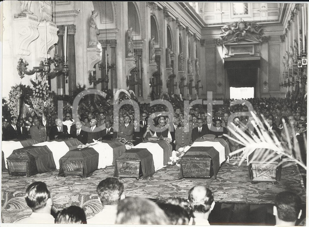 Fotografia d epoca originale 1963 PALERMO Strage di Ciaculli  AutoritÃ  civili rendono onore alle vittime 1