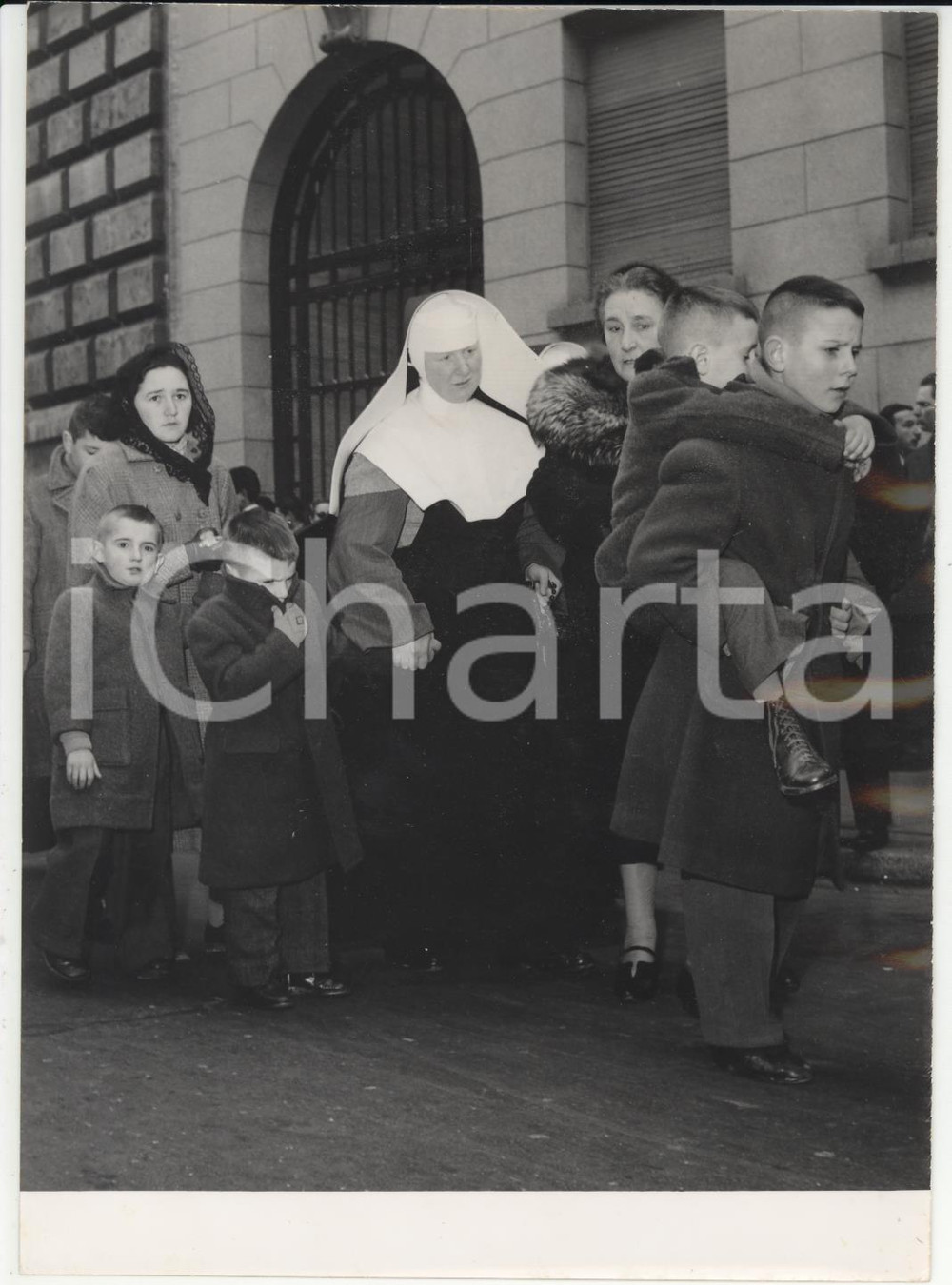 Fotografia d epoca originale 1956 MILANO Orfani e mutilatini ai funerali di don GNOCCHI Foto 13x18 cm 1