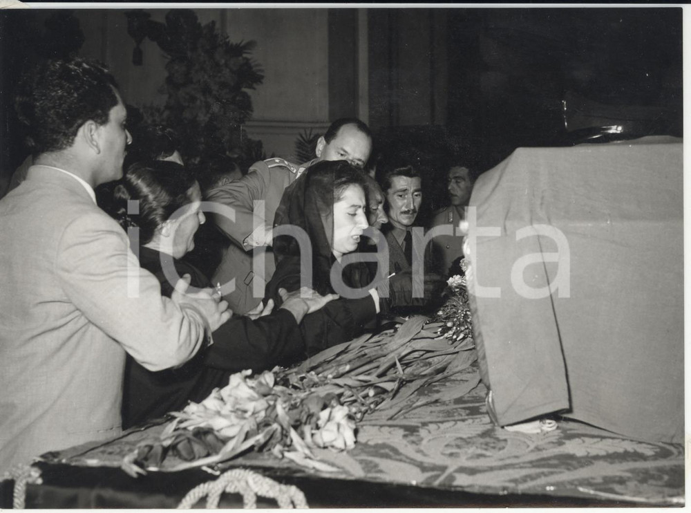 Fotografia d epoca originale 1963 PALERMO Funerali strage di Ciaculli  Parenti piangono i loro cari Foto 1