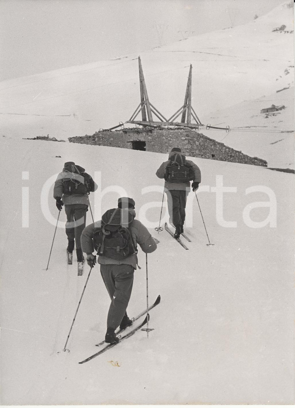 Fotografia d epoca originale 1956 CASCINA DI CAGNANO Polizia Alpina porta i viveri ad abitanti isolati Foto 1