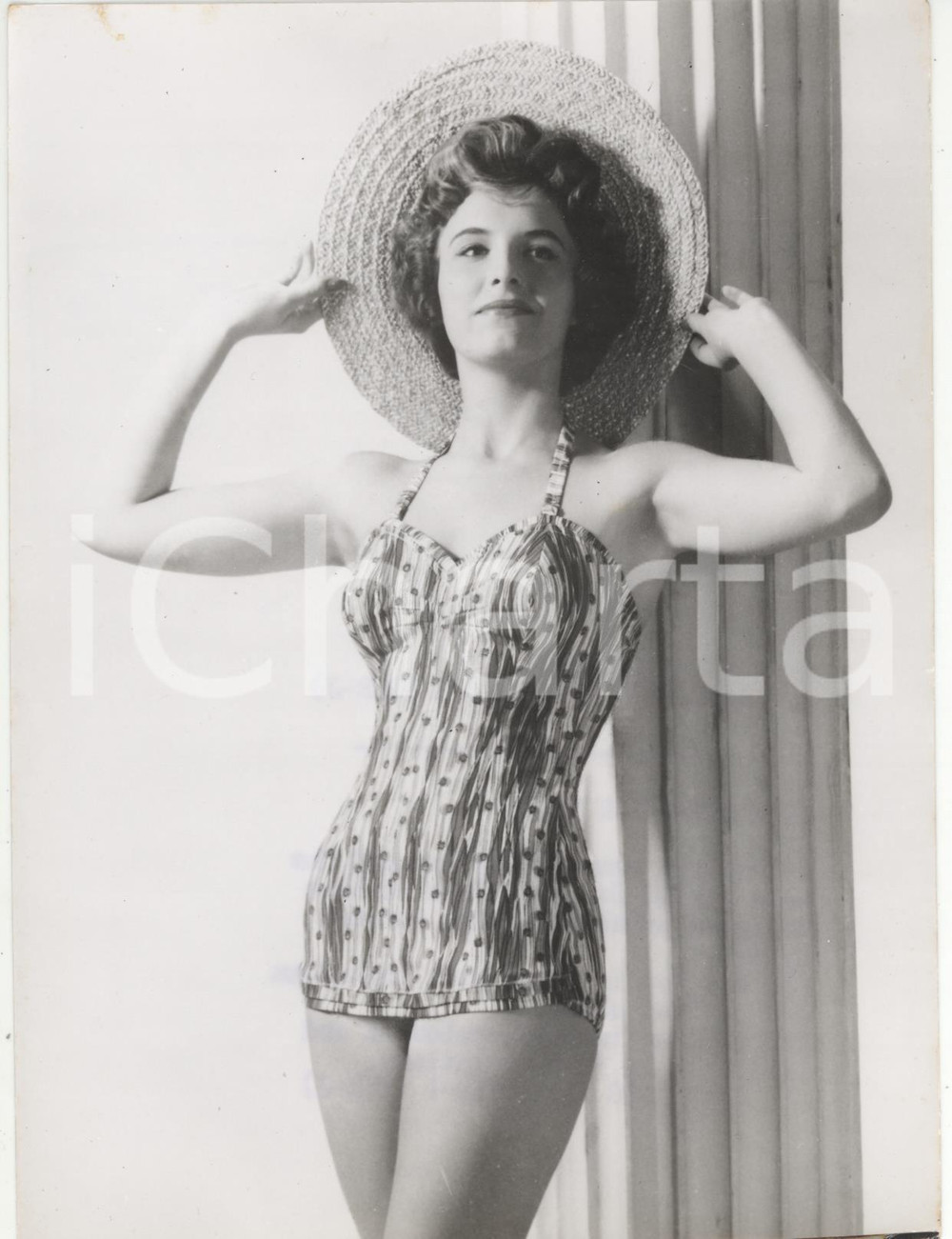 Fotografia d epoca originale 1958 LONDON Model wearing a GOSSARD s multicoloured swimsuit Photo Fashion 1