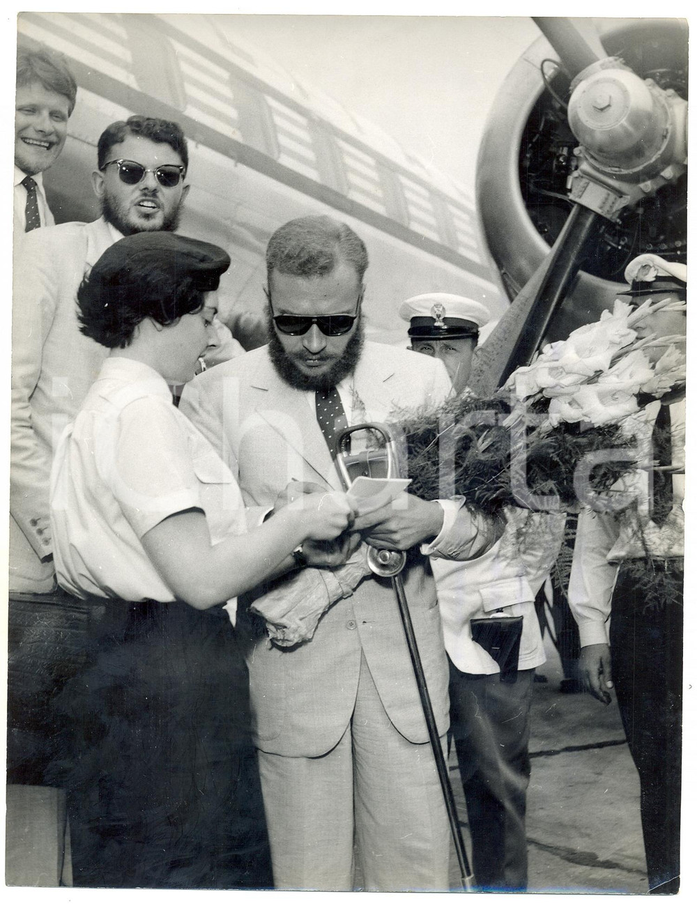 Fotografia d epoca originale 1959 MILANO  Spedizione Karakorum  Guido MONZINO firma autografo Foto 18x24 1