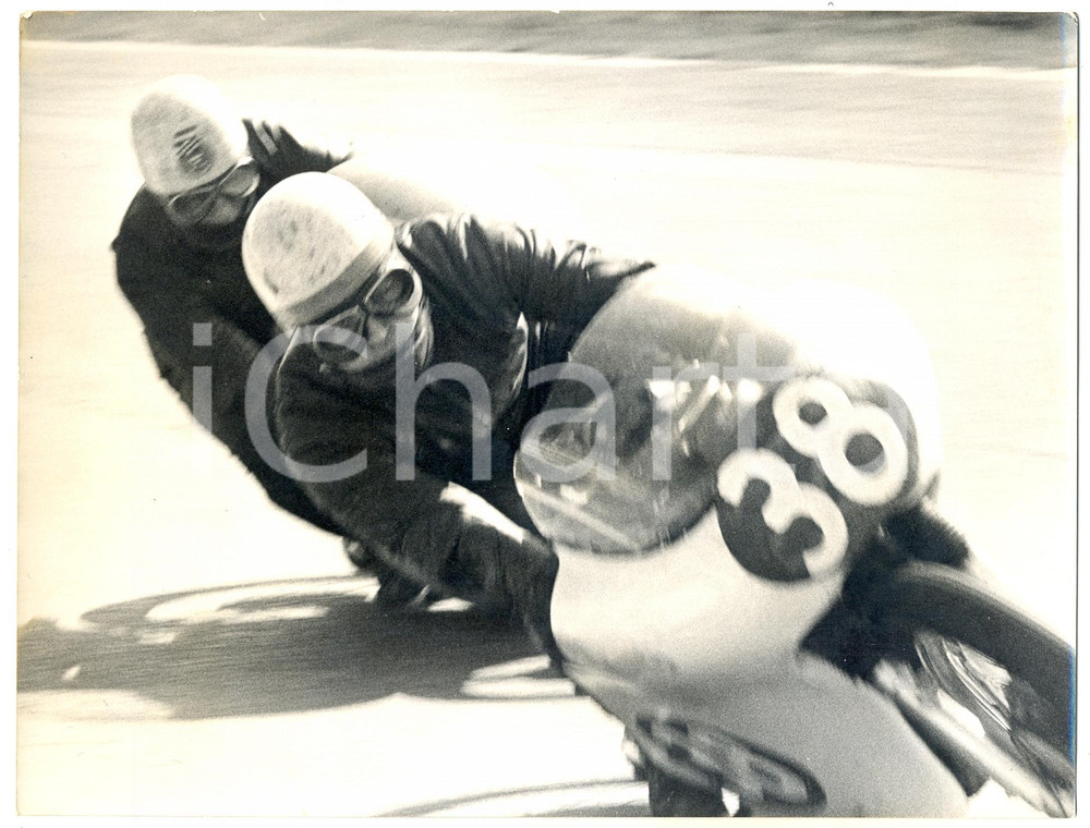 Fotografia d epoca originale 1962 MONZA G. P. Motociclistico delle Nazioni  Classe 350  Pilota in gara Foto 1