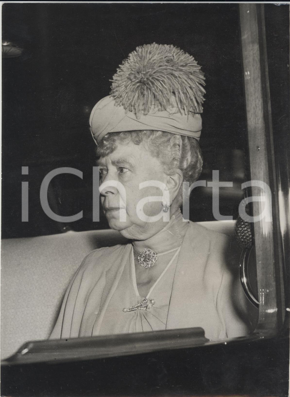 Fotografia d epoca originale 1950 LONDON Queen Mary leaving Marlborough House to visit Alice KNIGHT Photo 1