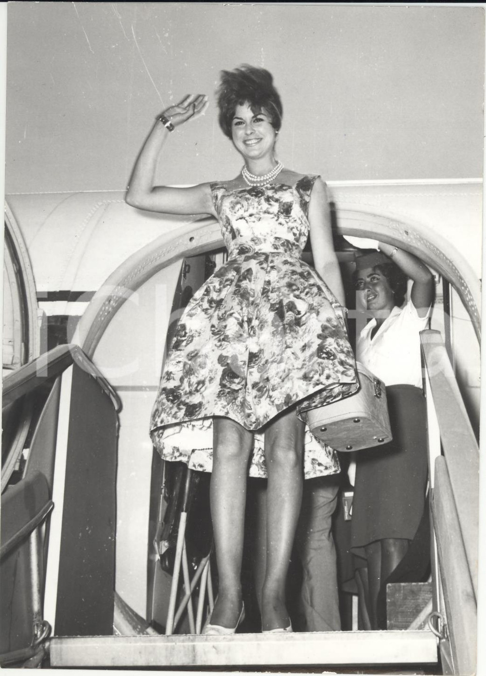 Fotografia d epoca originale 1960 ROMA La neo eletta MISS EUROPA Anna RANALLI torna trionfante in città Foto 1