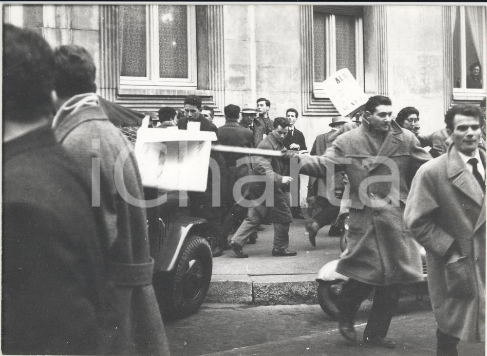 Fotografia d epoca originale 1956 MILANO Agricoltori in piazza contro le importazioni di burro e bestiame 1