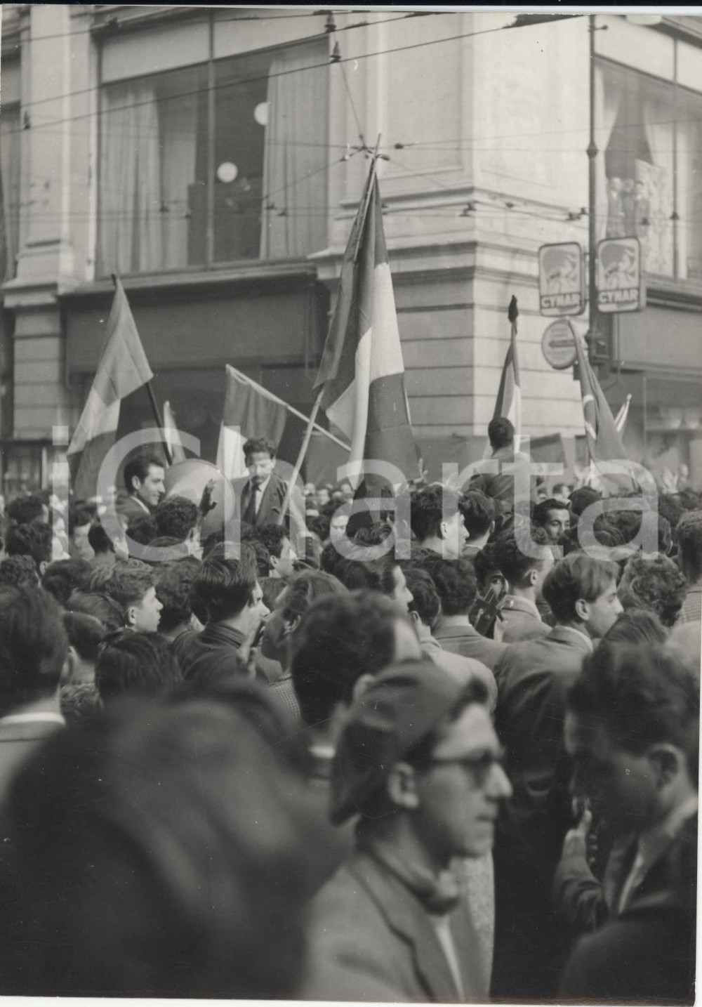 Fotografia d epoca originale 1953 ROMA Questione triestina  Manifestazione al Ministero degli Esteri Foto 1