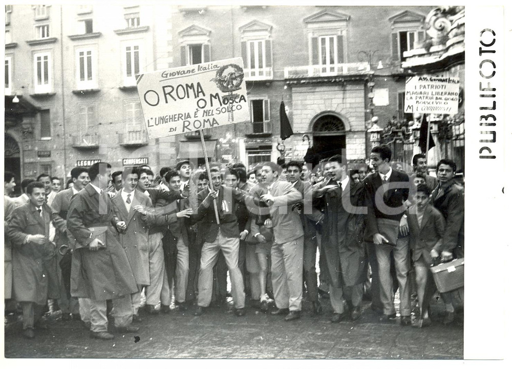 Fotografia d epoca originale 1956 NAPOLI Manifestazione studentesca a sostegno della Rivoluzione Ungherese 1
