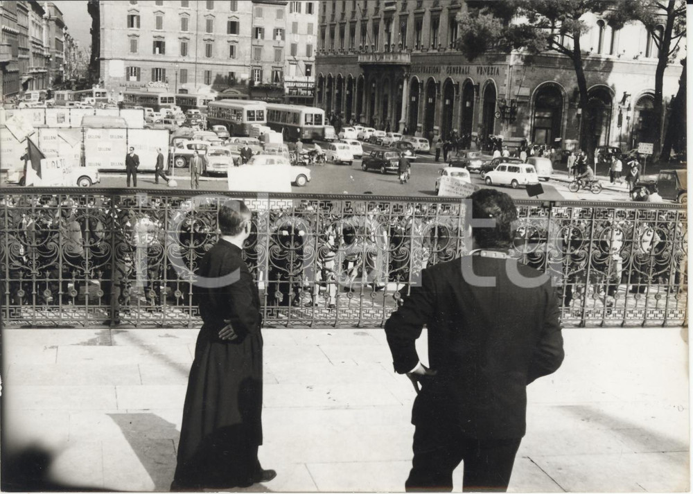 Fotografia d epoca originale 1960 ROMA Questione Alto Adige  Manifestazione contro l Austria Foto 18x13 cm 1