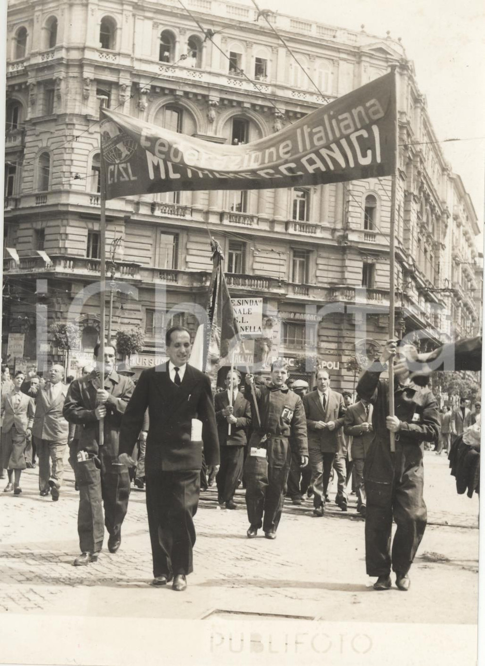 Fotografia d epoca originale 1955 ca NAPOLI Festa del Lavoro Corteo Federazione Italiana Metalmeccanici Cisl 1
