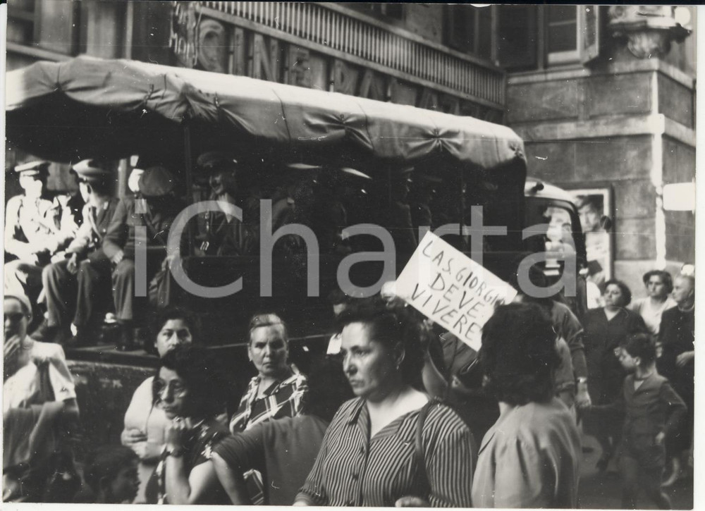 Fotografia d epoca originale 1954 GENOVA Santa Caterina Manifestazione delle operaie della San Giorgio Foto 1