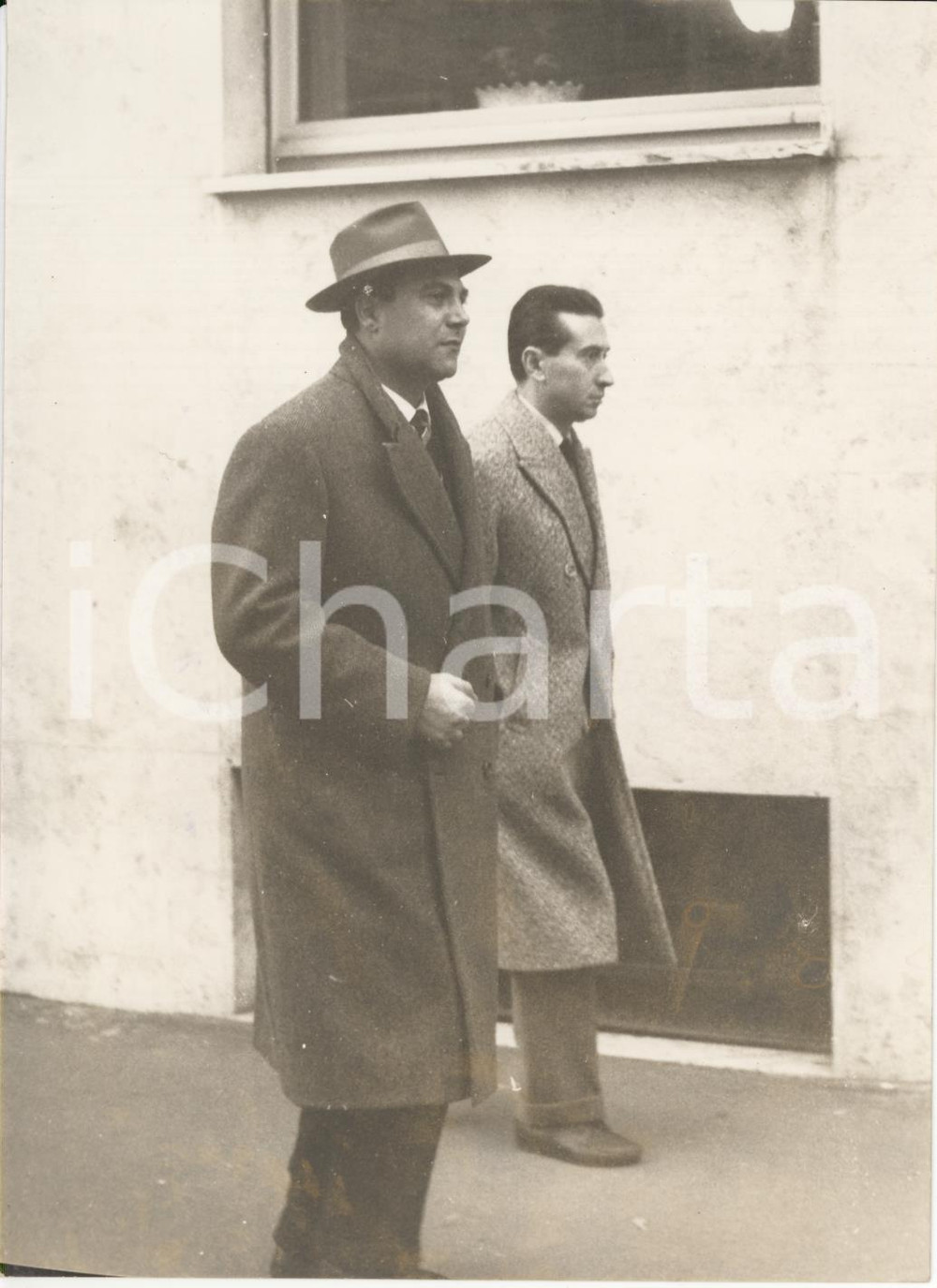 Fotografia d epoca originale 1958 ROMA Mistero di via Monaci  Nicola SCIRE  esce dalla casa di Raoul GHIANI 1