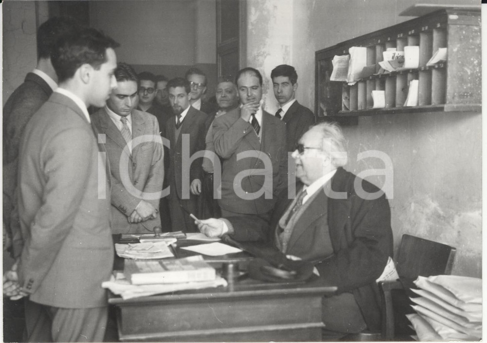 Fotografia d epoca originale 1958 ROMA FacoltÃ  Architettura  Vincenzo FASOLO a colloquio con gli studenti 1