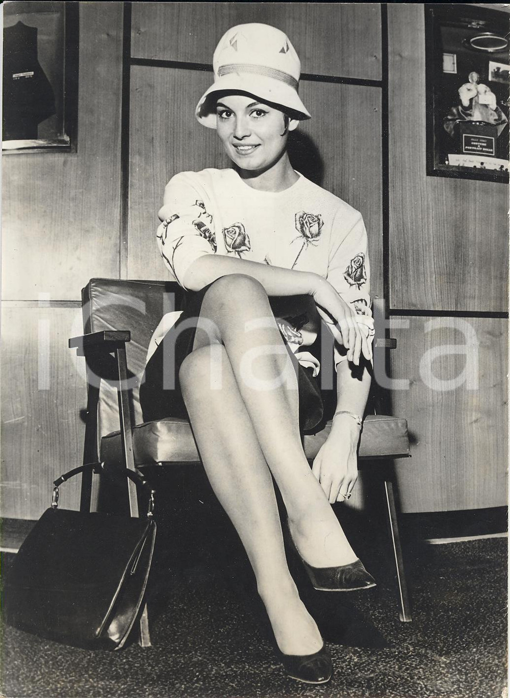 Fotografia d epoca originale 1963 LONDON Rosanna SCHIAFFINO rappresenta l Italia alla recita del Royal Film 1