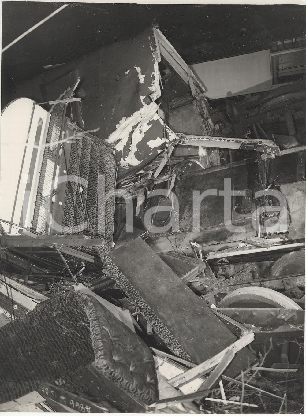 Fotografia d epoca originale 1955 MILTON Berkshire Wrecked wagons after train derailed crash Photo 15x20 cm 1