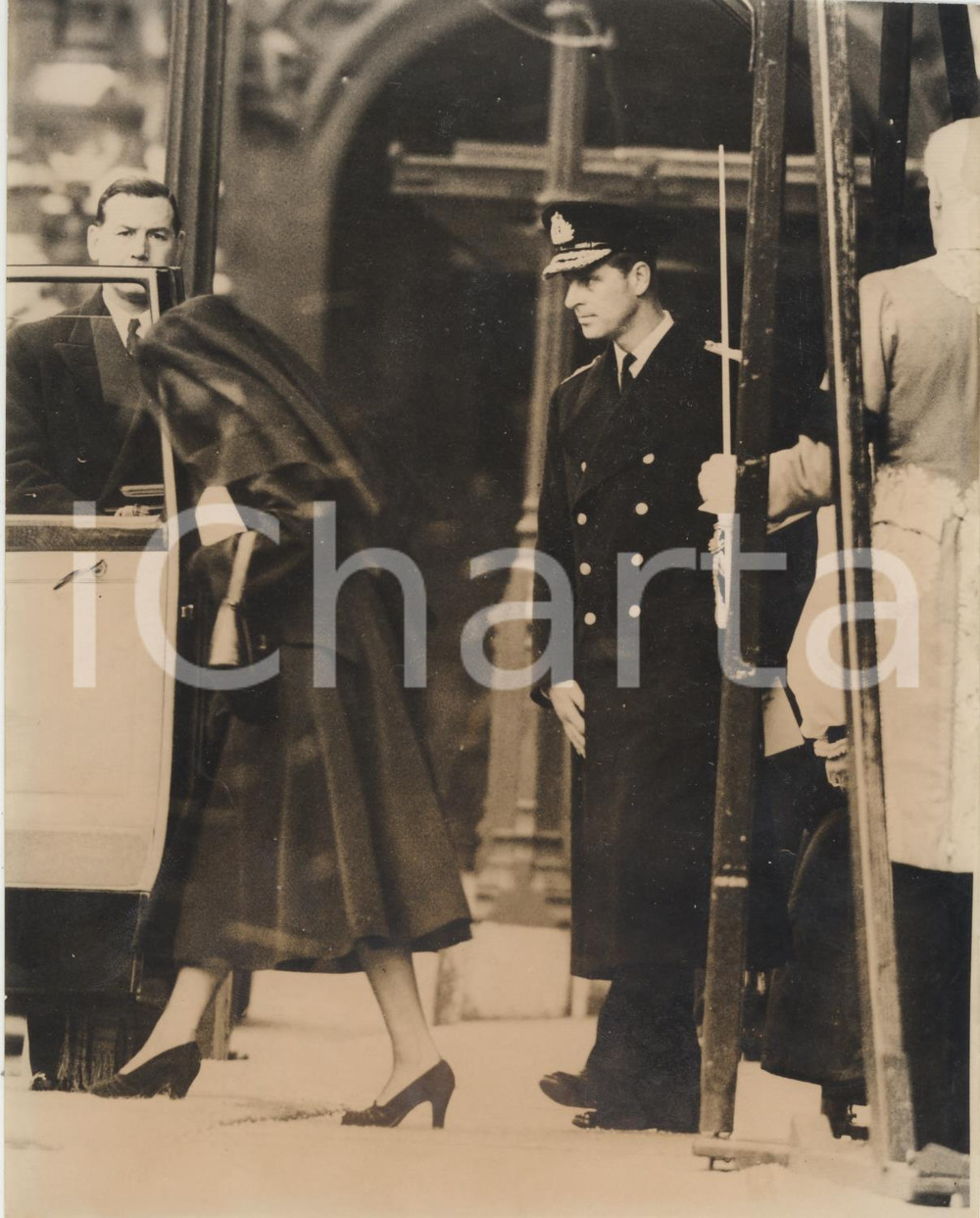 Fotografia d epoca originale 1953 LONDON Queen Mary s lyinginstate  Queen Elizabeth leaving Westminister 1