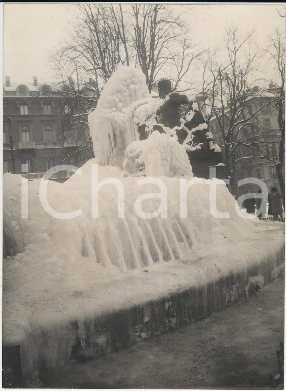 Fotografia d epoca originale 1956 TORINO Piazza Solferino Fontana Angelica ghiacciata dal freddo polare Foto 1