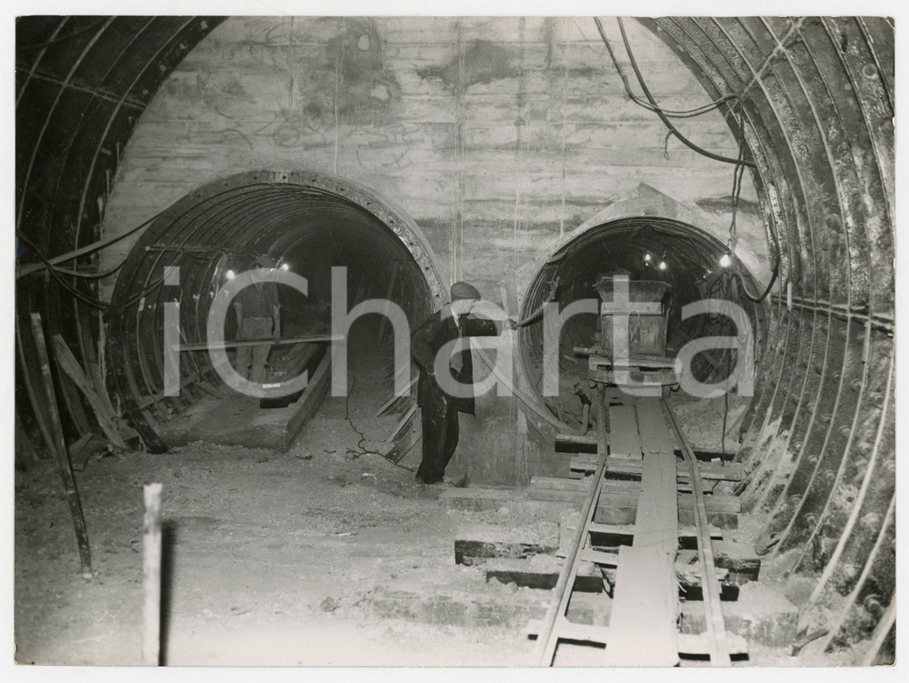 Fotografia d epoca originale 1958 LONDON Workers building new mail tunnel connecting Rathbone Post Office 1