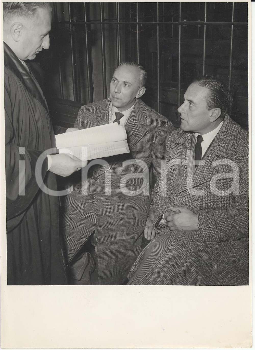 Fotografia d epoca originale 1954 MODENA Incidente G. P. d Italia Giovanni BRACCO Franco CORTESE in tribunale 1