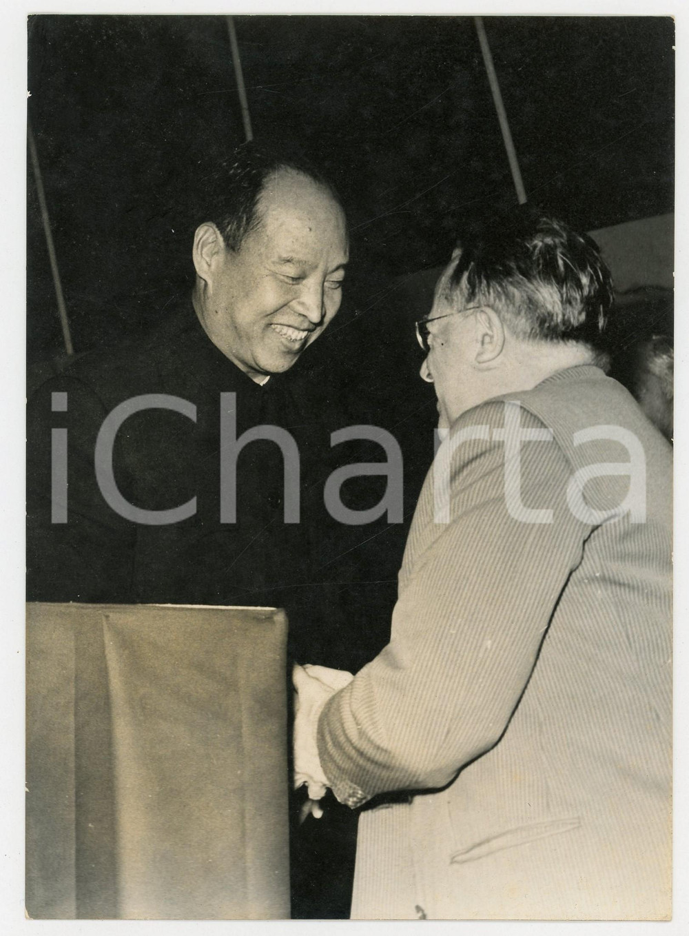 Fotografia d epoca originale 1956 ROMA Partito Comunista Italiano  Palmiro TOGLIATTI accoglie Peng ZHEN 1
