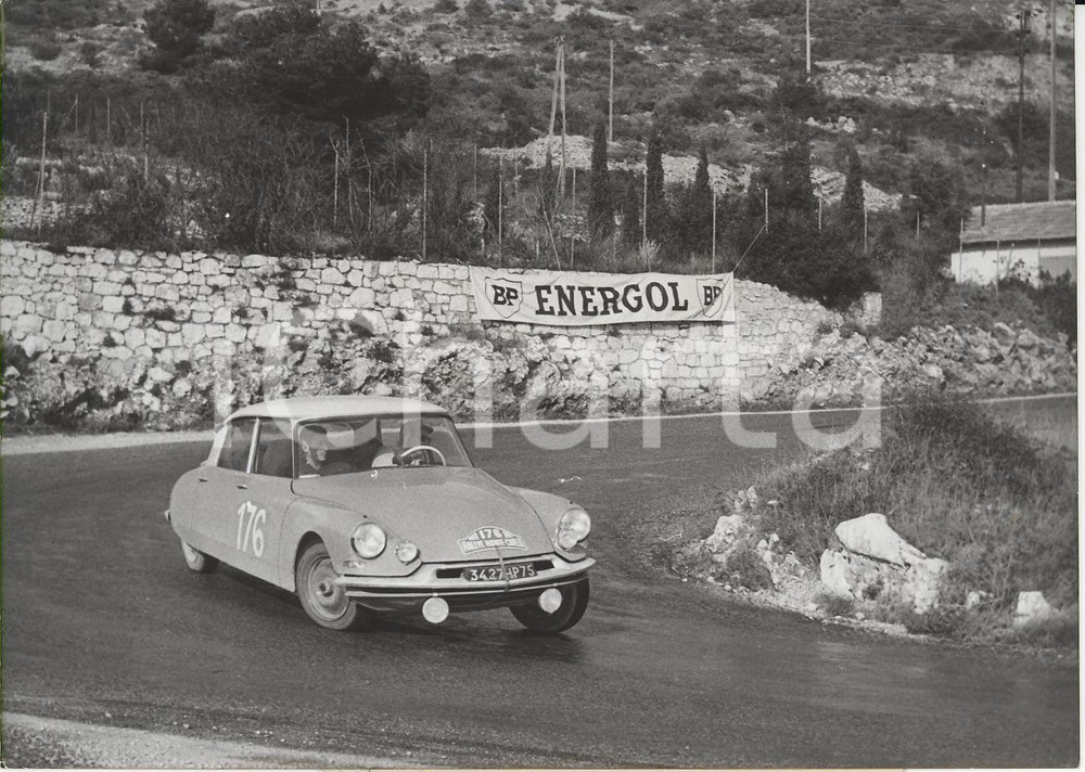 Fotografia d epoca originale 1959 MONTE CARLO RALLY Paul COLTELLONI vince la gara su CITROÃ‹N DS Foto 18x13 1