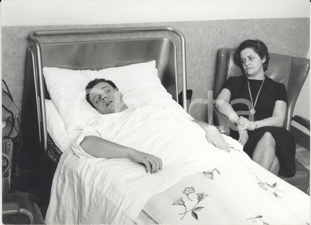 Fotografia d epoca originale 1961 MILANO Casa di Cura Capitanio Johnny DORELLI ricoverato per appendicite 1