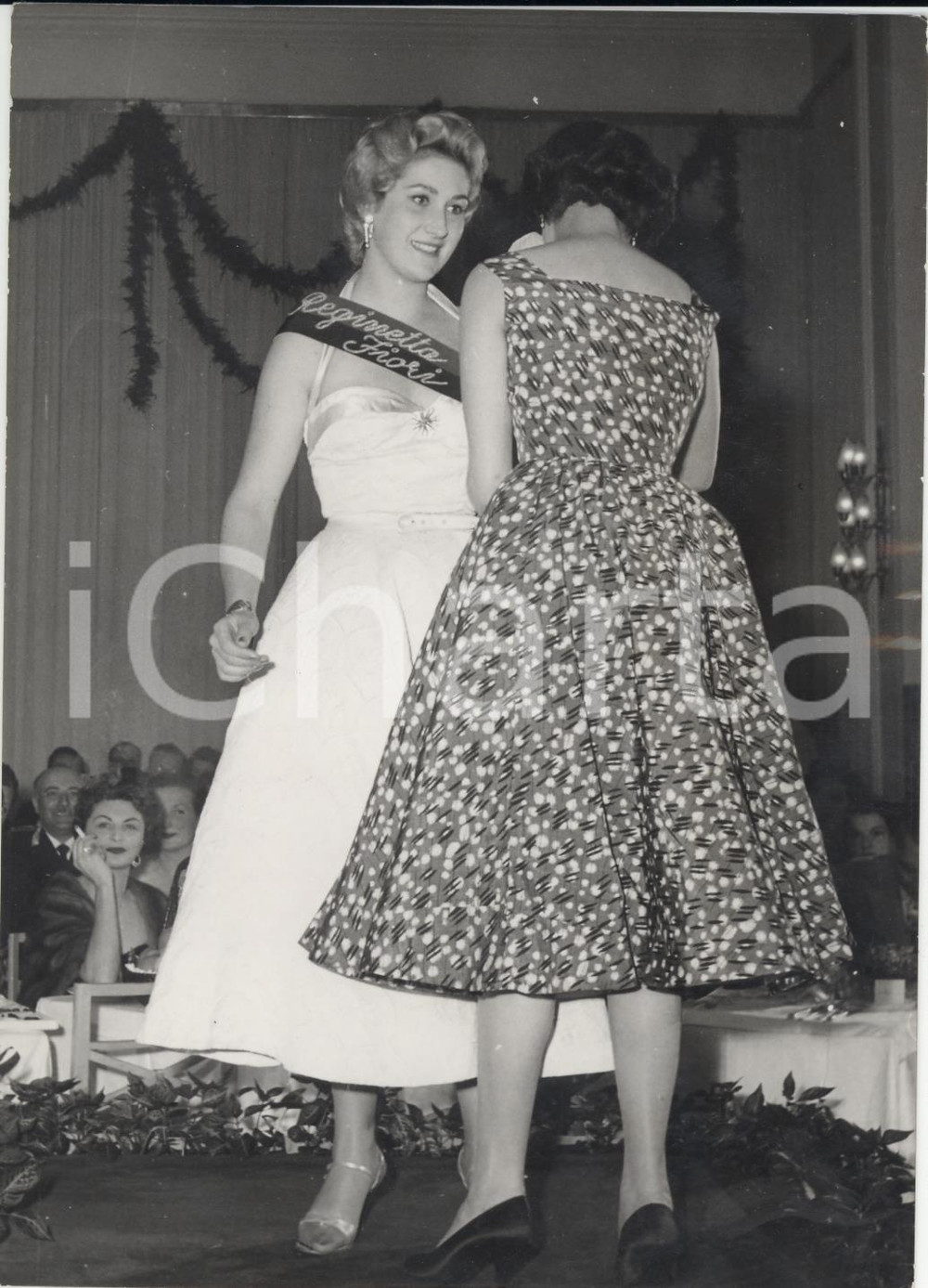 Fotografia d epoca originale 1954 TORINO Alba ARMILLEI vince il titolo Reginetta dei Fiori Foto 13x18 cm 1