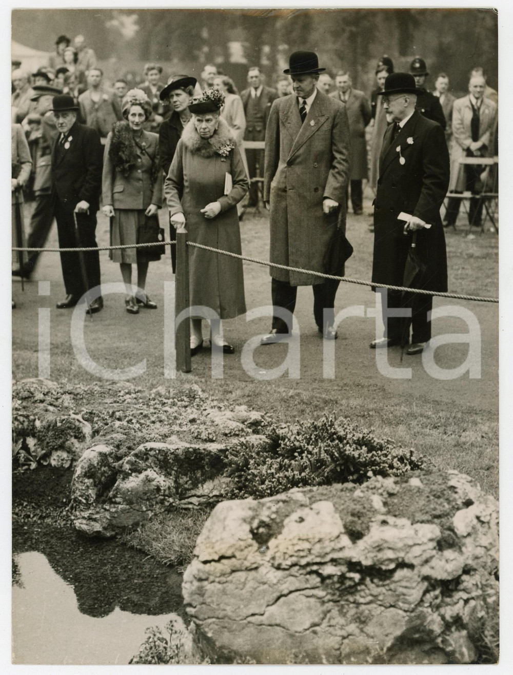 Fotografia d epoca originale 1948 CHELSEA Queen Mary of TECK visiting Chelsea Flower Show Photo 15x20 cm 1