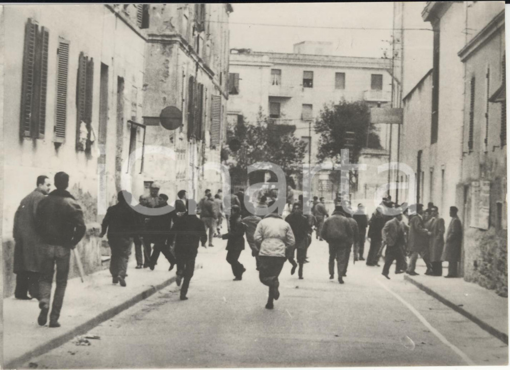 Fotografia d epoca originale 1959 CIVITAVECCHIA Operai ITALCEMENTI manifestano contro i licenziamenti Foto 1